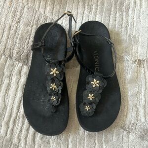VIONIC embellished sandal sz 5